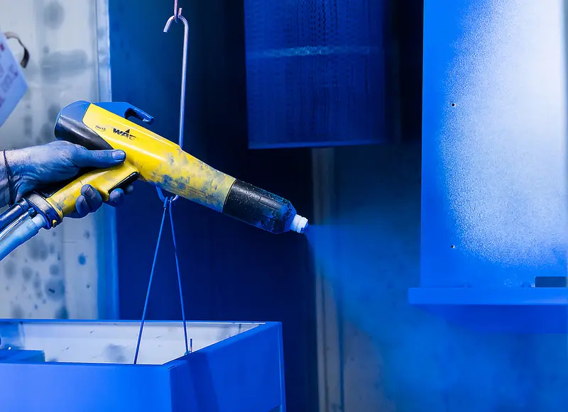Powder coating — spray gun and powder cloud